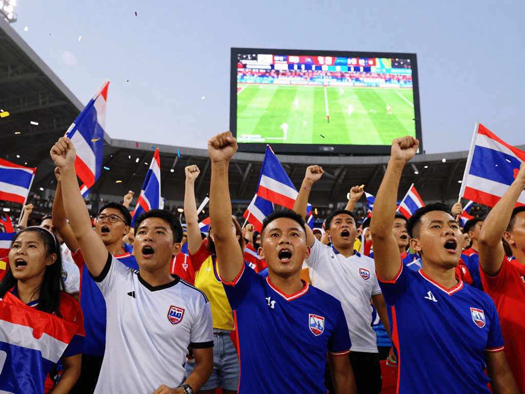 แฟนบอลชาวไทยเชียร์ทีมชาติในสนามฟุตบอลโลก 2026 ขณะแทงบอลโลกนัดชิง